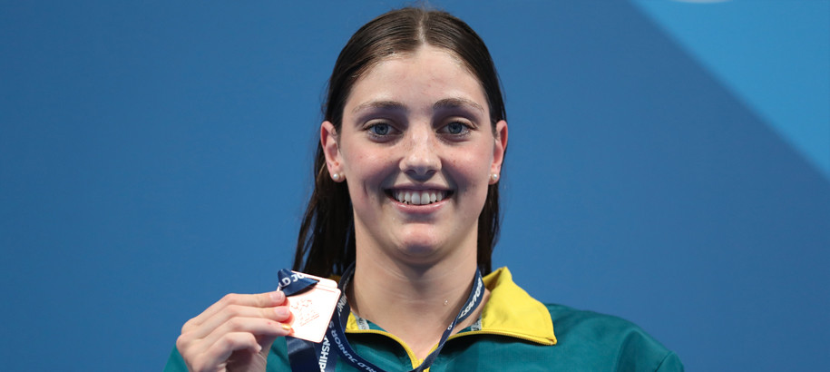 Meg Harris claims bronze on night three.